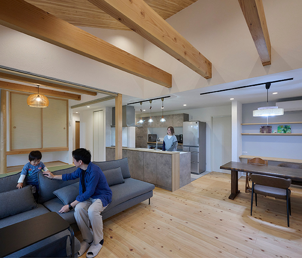 人気商品カタログプレゼント!彩ハウスの住まいが誇る性能・機能&ライフスタイル別の理想の住まいがよくわかる