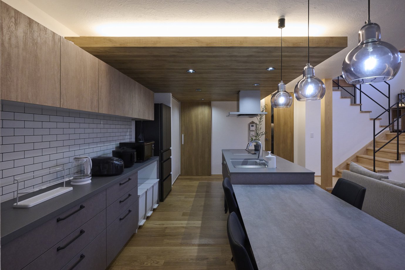 明るさと温かみを演出！　キッチンの間接照明