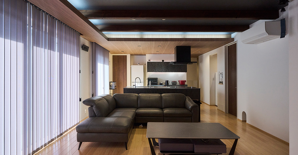 【熊谷市】スタイリッシュな外観と照明にこだわった、ペットと暮らす心地いい平屋の家。