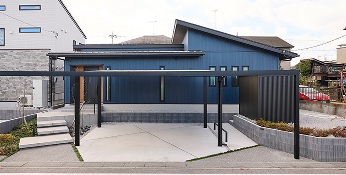 【熊谷市】スタイリッシュな外観と照明にこだわった、ペットと暮らす心地いい平屋の家。