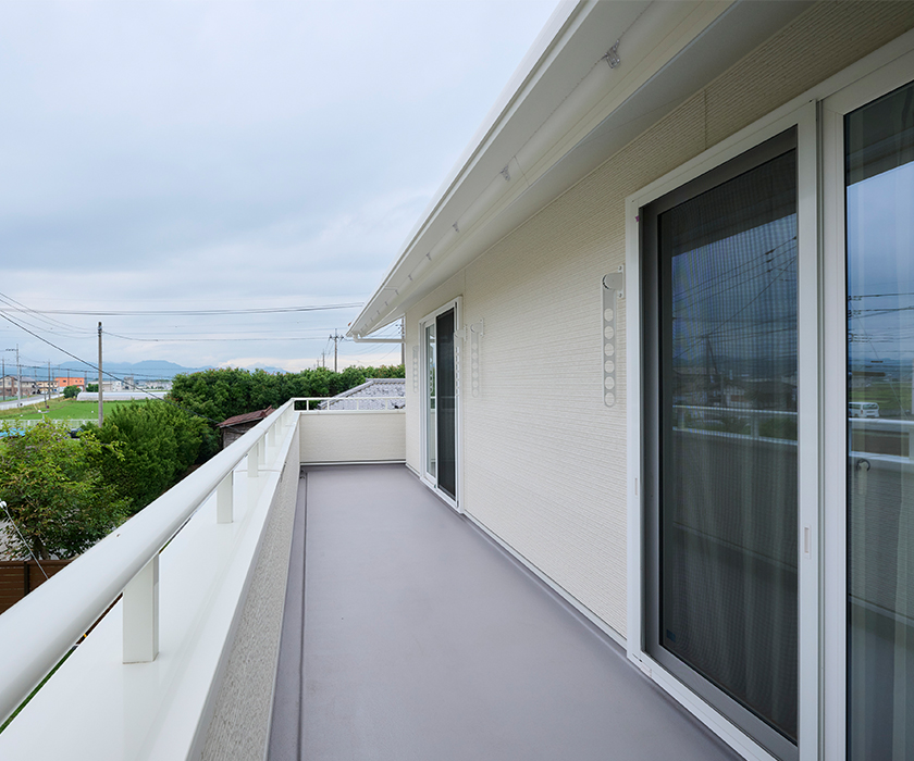 もう洗濯スペースに悩まない！広々バルコニー
