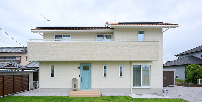 【本庄市】自然素材の魅力が輝くLDKと天気を気にせず洗濯ができる住まい