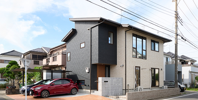 【ふじみ野市】カーテンなしで光を愉しむ2階リビング。将来を見据えた天然木と漆喰の優しい住まい。