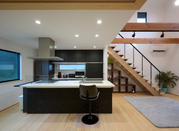 自然素材の家にぴったり！リビング階段で実現する快適な注文住宅の暮らし／熊谷・上尾・東松山・深谷・秩父・本庄・久喜・川越・所沢・高崎・太田エリアの家づくりコラム