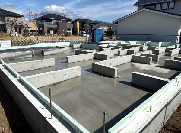 彩ハウスよしおか展示場、着工から順調に進行中！