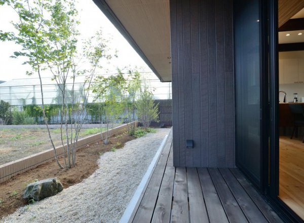 【深谷市・熊谷市・秩父市】西日の暑い家にしないためには？夏も快適に暮らす注文住宅の窓・庇の考え方